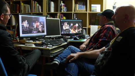 429462_379984998762428_1837406724_n