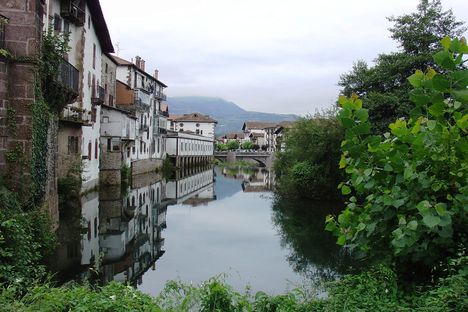 Elizondo-al-paso-del-río-Bidasoa-o-río-Baztán