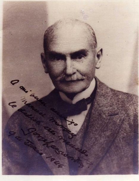 _wsb_523x680_El+ingl$C3$A9s$2C+foto+dedicatoria