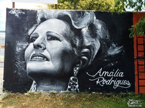 Amalia-Rodrigues-street-Art-Tributo-Mural-Black-and-white-Graffiti-painting-Damaia_