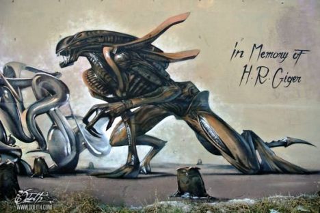 HR-Giger-Tribute-Graffiti-Mural-Agressive-Alien-Odeith-Damaia-Portugal